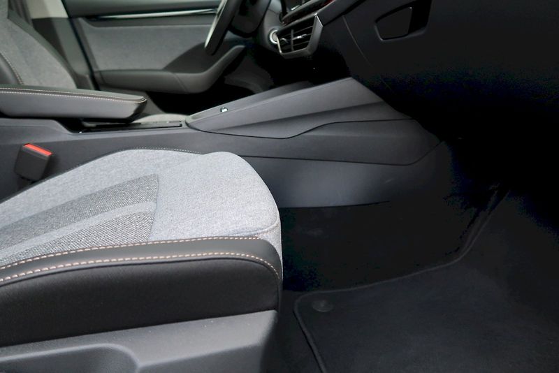 Škoda Octavia (2024) Combi Top Selection 2.0 TDI 11 - fotka 19 z 28