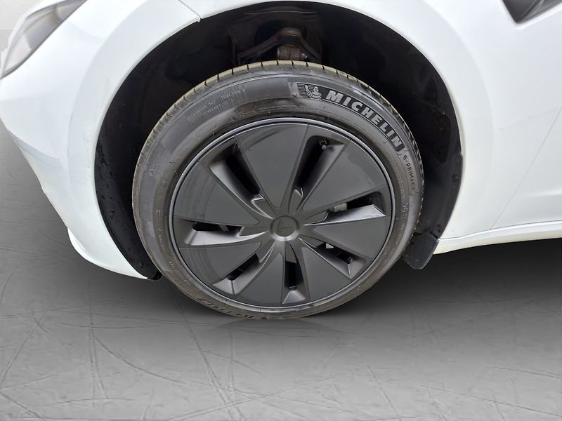 Tesla Model 3 Long Range AWD Highland Tažné - fotka 6 z 25