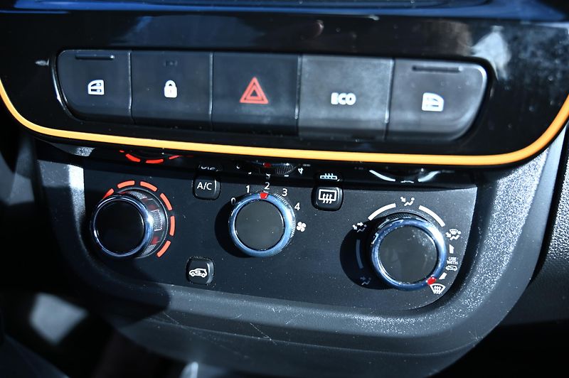 Dacia Spring Comfort Plus Electric 27kWh  - fotka 14 z 41