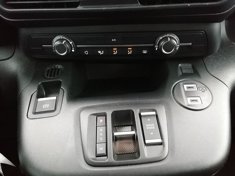 Toyota ProAce City Verso 1,5 D-4D L2 A/T Business - fotka 15 z 17