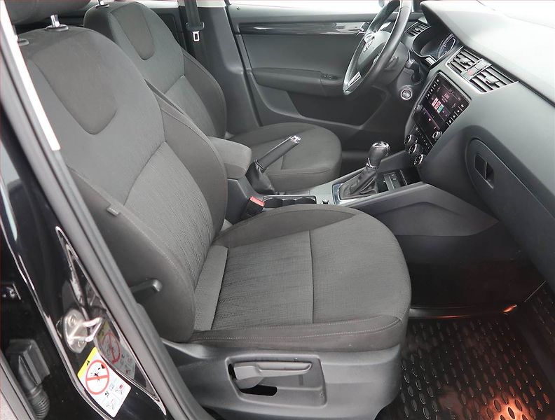 Škoda Octavia (2018) Ambition Plus 1.6 TDI, Automat - fotka 9 z 19