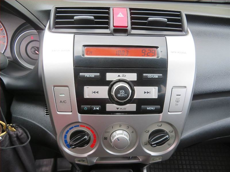 Honda City (2011) 1.4 i-VTEC, Serv.kniha, po STK - fotka 12 z 14