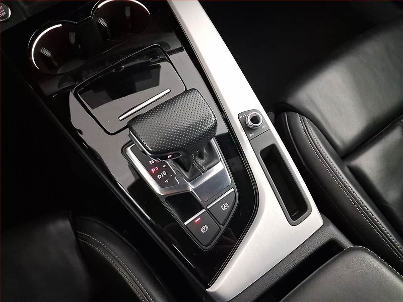 Audi A4 (2022) S-Line 40 TDI - fotka 18 z 19