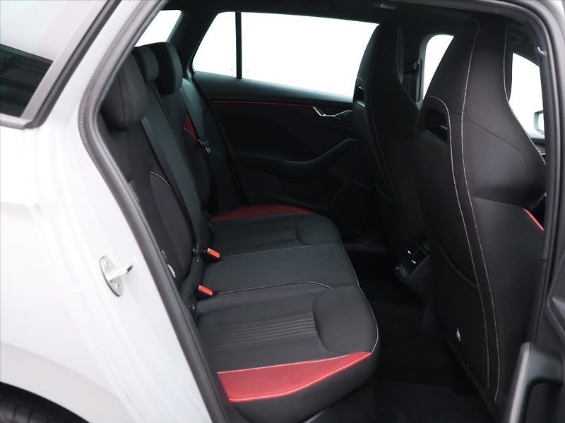 Škoda Scala 1,0 TSI 81kW Monte Carlo CZ - fotka 12 z 30