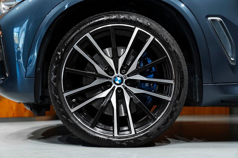 BMW X5 M50d Final edition - fotka 6 z 28