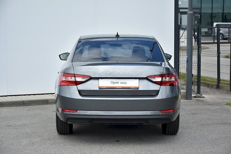 Škoda Superb (2022) Ambition 1.5 TSI 110kW DSG - fotka 10 z 30