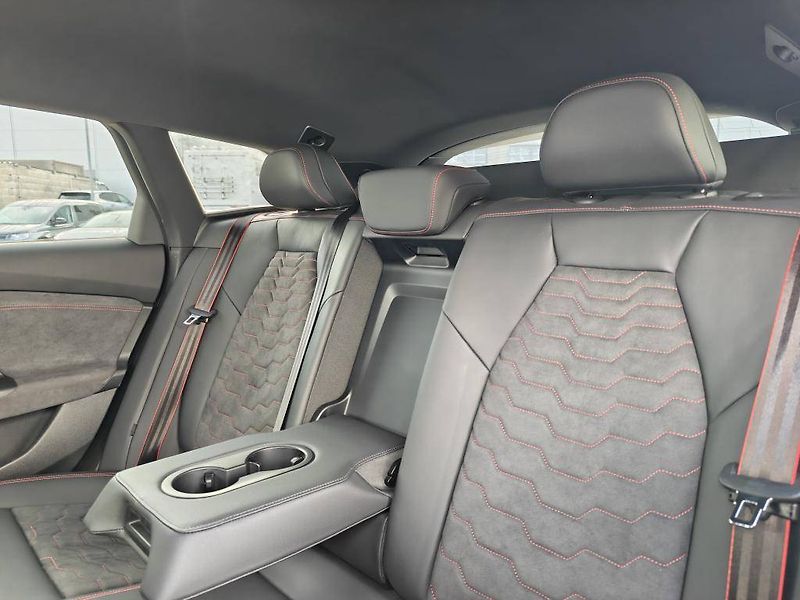 Audi A6 Performance 100kWh - fotka 9 z 28