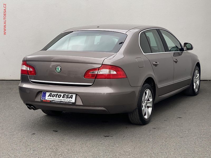 Škoda Superb (2012) 2.0 TDi, Ambition - fotka 4 z 17