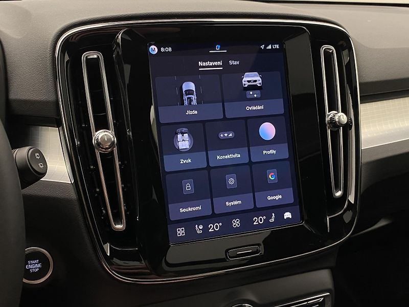 Volvo XC40 (2026) B3 AUT DARK PLUS - fotka 44 z 60