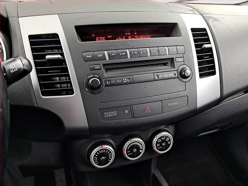 Mitsubishi Outlander (2009) 2.2 DI-D, 4X4, 7 míst, Tažné - fotka 12 z 15