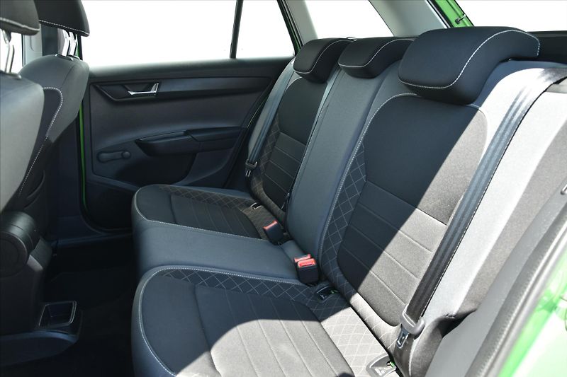 Škoda Fabia 1.0 TSI 81kW TAŽNÉ ČR - fotka 11 z 22