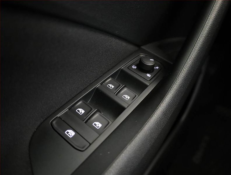 Škoda Kamiq (2023) Monte Carlo 1.0 TSI - fotka 18 z 21
