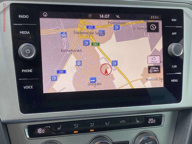 Volkswagen Passat (2018) 1.4 TSi, Comfortline, navi - fotka 15 z 17