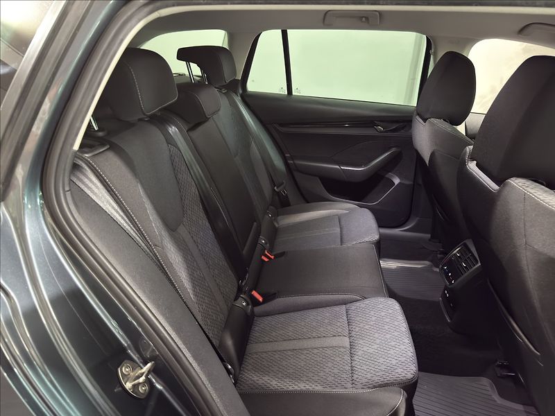 Škoda Octavia 1,5   TSI DSG 110KW CLEVER TOP - fotka 31 z 41