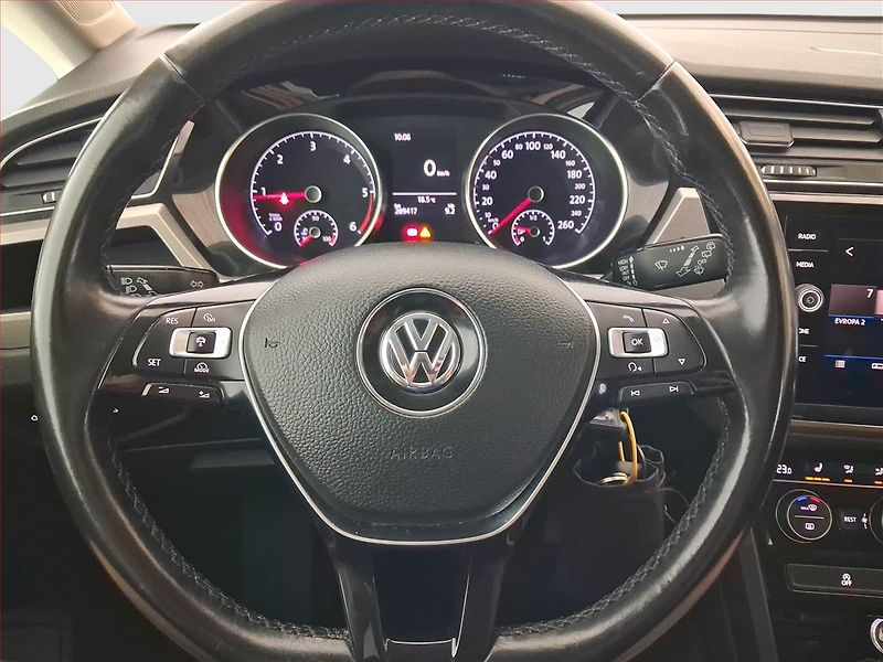 Volkswagen Touran (2018) Comfortline 2.0 TDI, ČR,1.maj - fotka 21 z 22