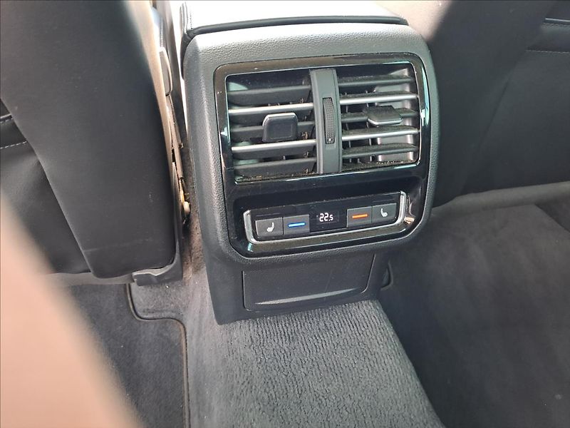 Volkswagen Passat 2,0 TSI 162 kW - fotka 10 z 17