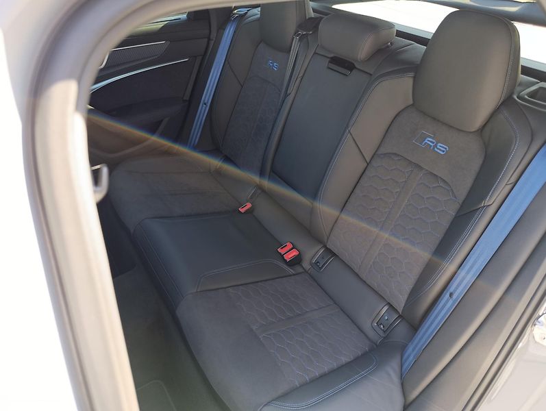 Audi RS 6 4.0TFSI PERFO ČR 1.MAJITEL DPH - fotka 23 z 44