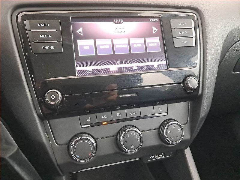 Škoda Octavia (2018) Ambition 1.0 TSI, Tempomat - fotka 12 z 16