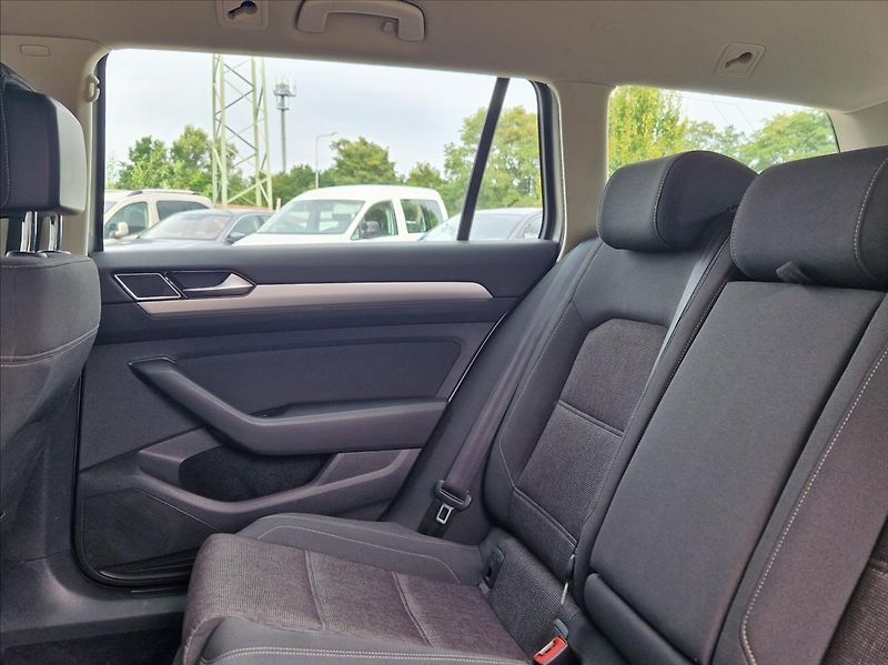 Volkswagen Passat 1,4 TSI 110kW BM SENZORY NOSIČ - fotka 14 z 42