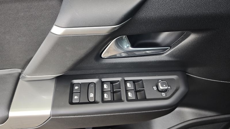 Jeep Compass (2026) Altitude hybrid 145PS automat  - fotka 19 z 42