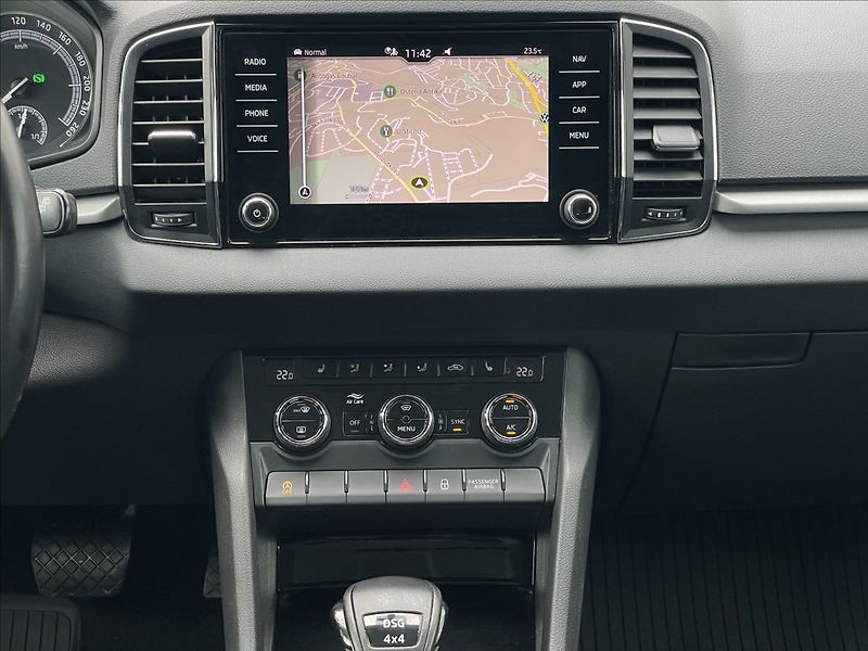 Škoda Karoq 2,0 TDI 4x4 DSG Ambition TAŽNÉ - fotka 13 z 23