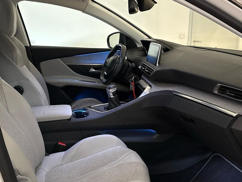 Peugeot 3008 (2018) Allure, 130k MAN6, tažné z. - fotka 12 z 33