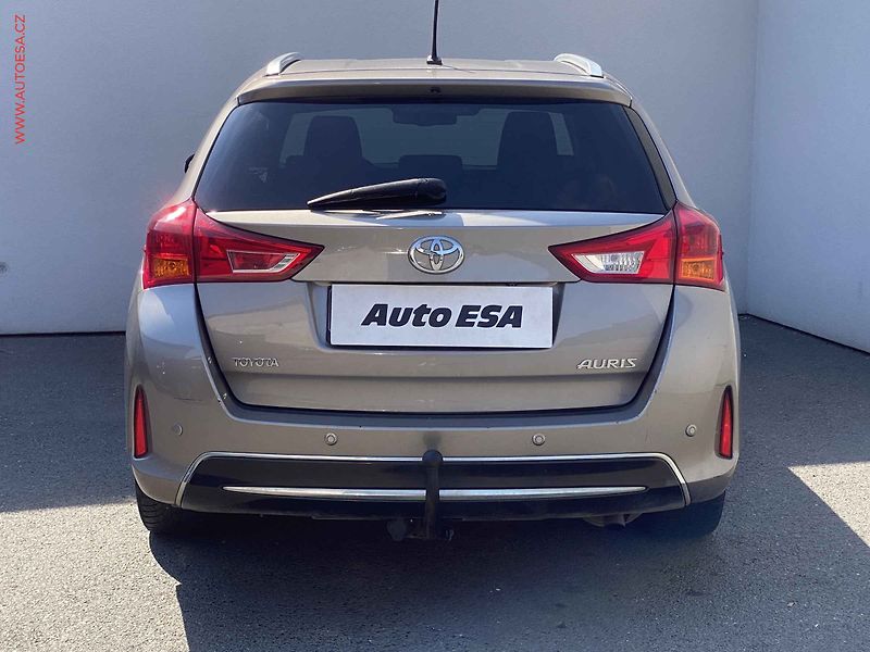 Toyota Auris (2013) 1.6i, 1.maj,ČR, Active - fotka 5 z 21