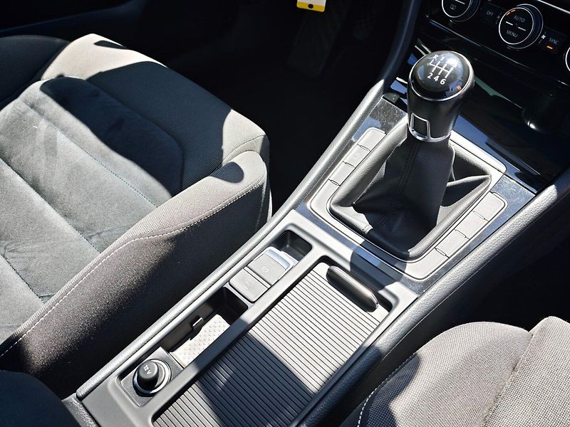 Volkswagen Golf (2014) 2,0 TDI 110 KW Highline - fotka 22 z 35