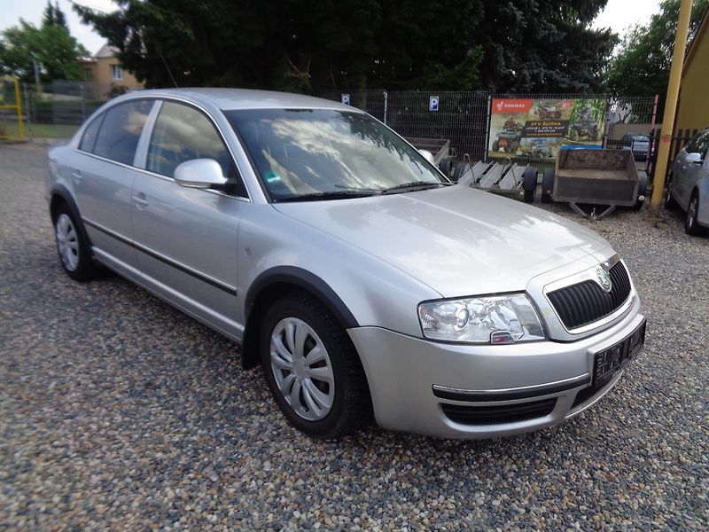 Škoda Superb 2,0 TDI - fotka 1 z 11