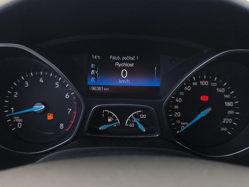 Ford Focus (2018) 1.0 EcoBoost 92kW, Serv. kniha - fotka 15 z 23