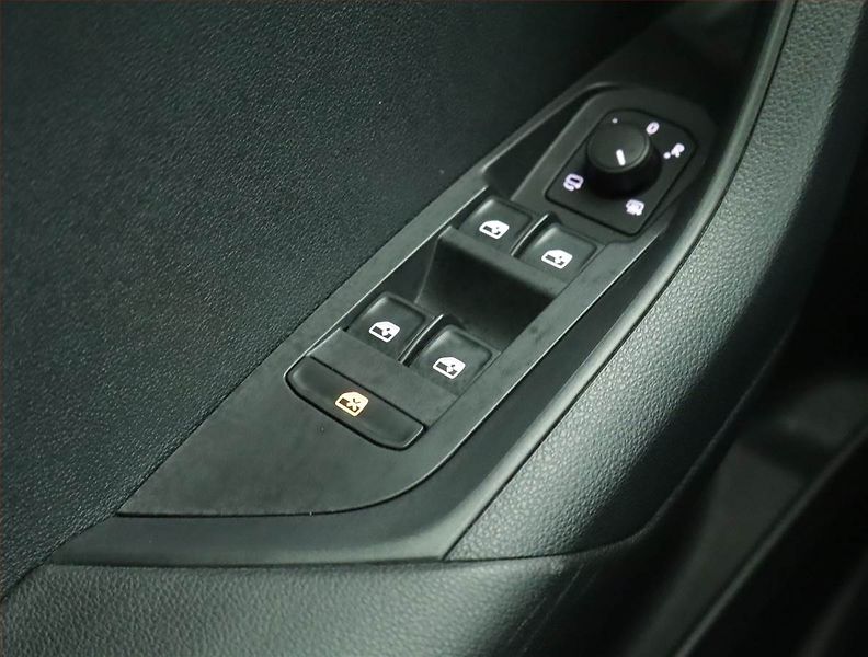 Škoda Karoq (2024) Sportline 1.5 TSI - fotka 16 z 21