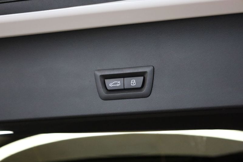 BMW X3 20d xDrive, Tažné, Harman - fotka 7 z 37
