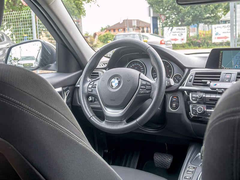 BMW Řada 3 (2017) 325D 165KW NAVI – LED - fotka 15 z 48