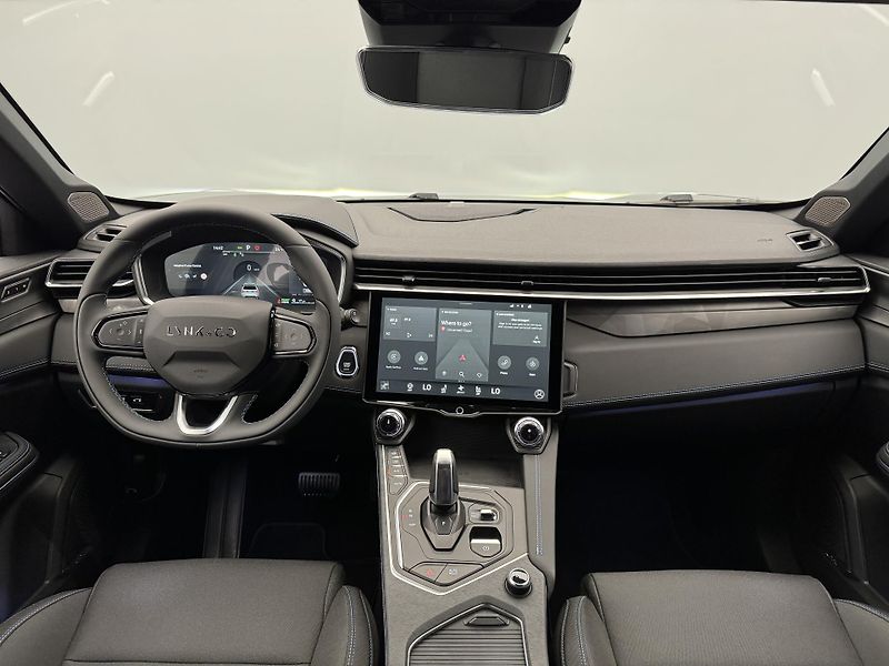Lynk & Co 01 PHEV DCT AUT 1.maj - fotka 2 z 55