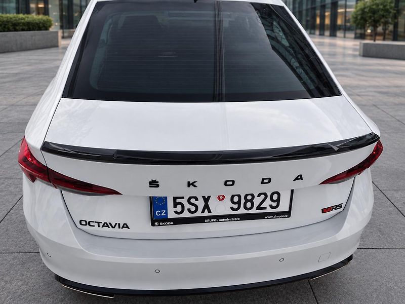 Škoda Octavia (2022) RS 2.0 TFSI 180 KW - fotka 6 z 17