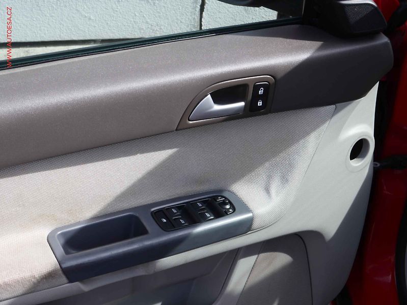 Volvo V50 (2011) 2.0 D3, autoAC, temp - fotka 14 z 14
