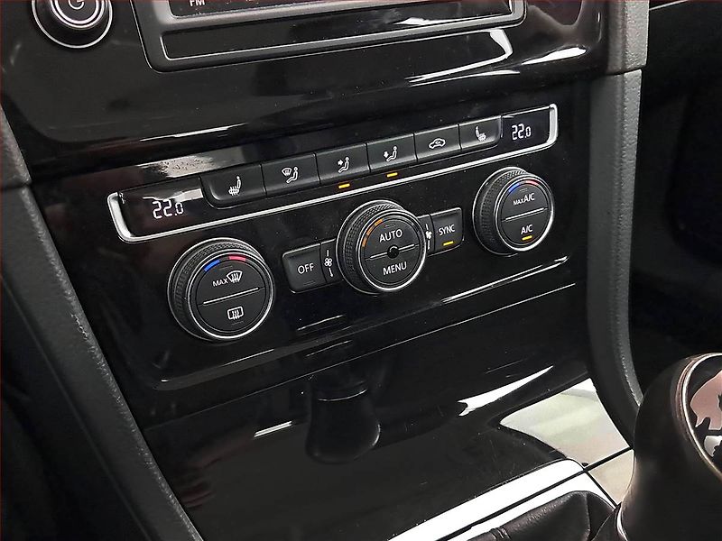 Volkswagen Golf (2015) 1.6 TDI, Serv.kniha, Tempomat - fotka 14 z 18