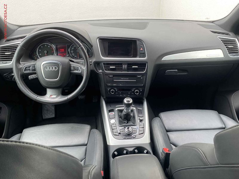 Audi Q5 (2011) 2.0 TFSi quattro, S-line - fotka 8 z 18