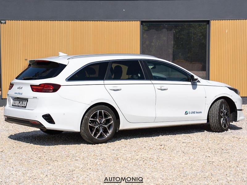 Kia Ceed SW (2022) 1.5 T-GDI Platinum Automat JBL - fotka 2 z 21