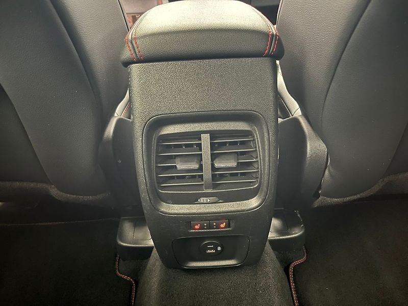 Ford Kuga 2,0 EB ST-Line 140kW AWD - fotka 34 z 55