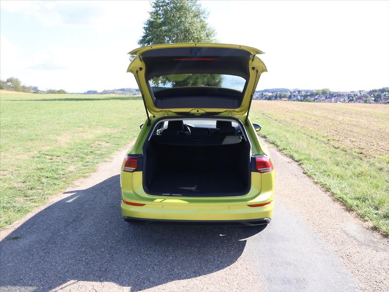 Volkswagen Golf 1,5 TSI 110kW CZ LED 1.Maj - fotka 9 z 24