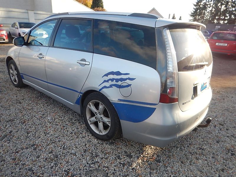 Mitsubishi Grandis 2.0 DI-D, KLIMA, 7 MÍST - fotka 8 z 26