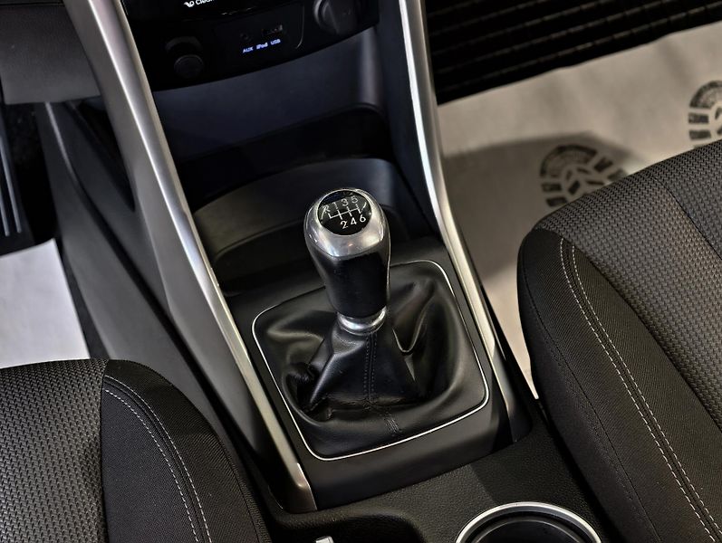 Hyundai i30 1.6 GDi 88kW KAMERA VÝHŘEVY ČR - fotka 14 z 23