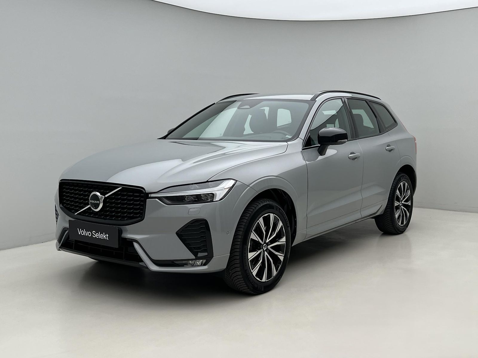 Volvo XC60 B4 AWD DARK PLUS CZ 1. maj.