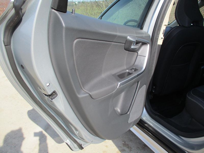 Volvo XC60 2.4 D5*136kW*AWD*197TKM*6MAN.P - fotka 39 z 48