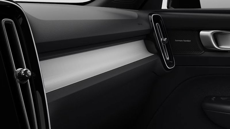 Volvo XC40 (2026) Black Edition Preal White B3 - fotka 11 z 11