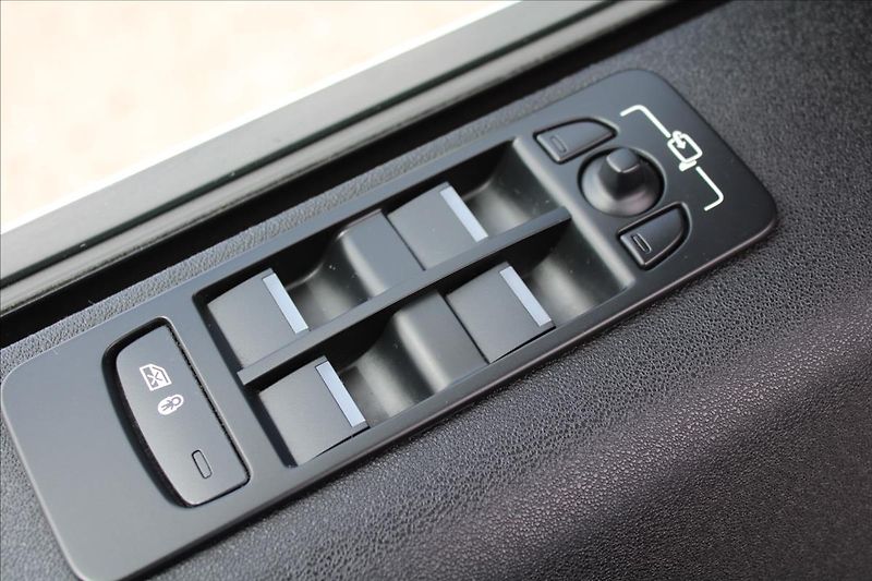 Land Rover Discovery Sport 1,5 P300e  A/T,4x4,R-DYNAMIC S - fotka 26 z 39