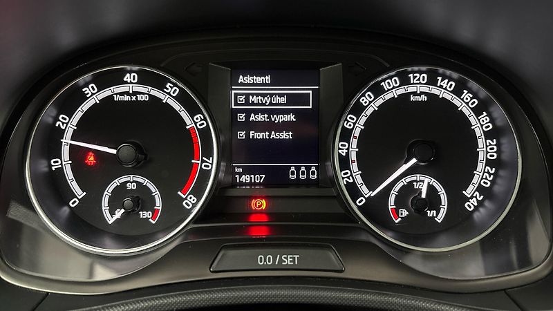 Škoda Fabia 1.0 TSI Ambition Combi - fotka 10 z 23