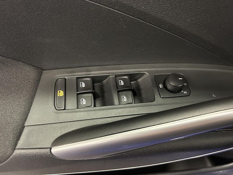 Škoda Fabia (2022) 1.0TSi DSG Style LED 81kW - fotka 18 z 23