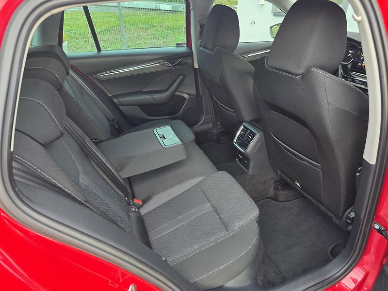 Škoda Octavia (2023) 2.0TDI DSG STYLE TAŽNÉ FULLLED - fotka 10 z 24